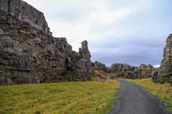 Valle en el Parque Nacional Thingvellir, suroeste de Islandia —  Fotos de Stock