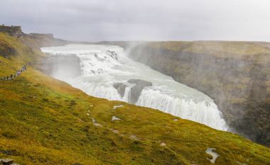 İzlanda 'da Gullfoss şelalesi