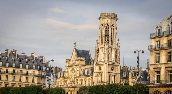 Церква в Парижі — стокове фото
