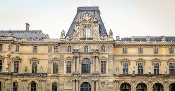 Museu do Louvre em Paris — Fotografia de Stock