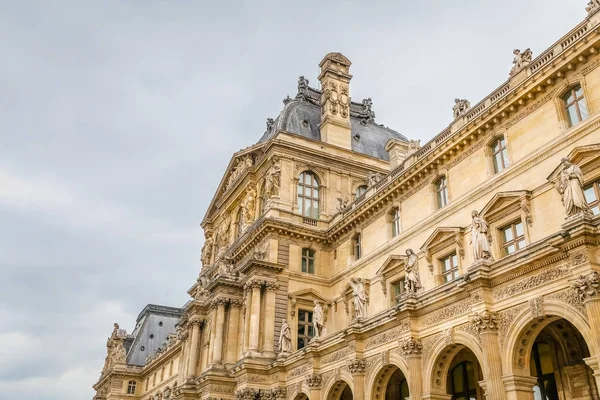 Louvre Museum in Parijs stad — Stockfoto