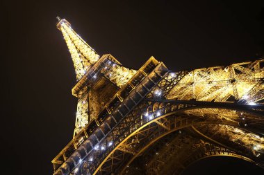 Paris 'teki Eyfel Kulesi