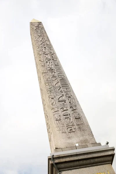 Luxor Obelisk in Place de la Concorde, Paris, France — Stok fotoğraf