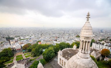 Sacre Coeur Bazilikası'na görünümünden Paris