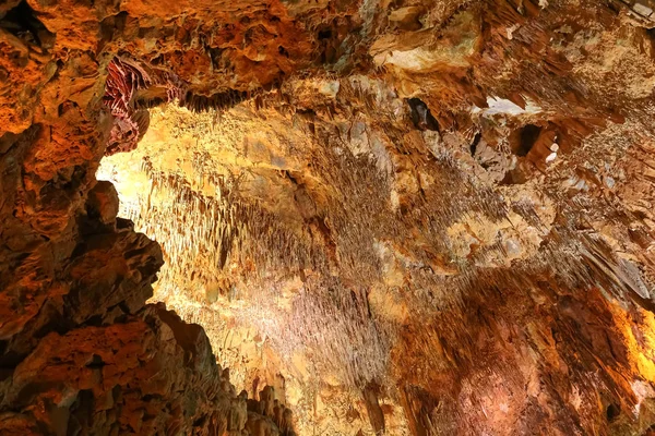 Formasjoner i Damlatas-hulen, Alanya, Antalya, Tyrkia – stockfoto