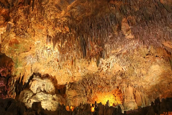 Formação e educação em Damlatas Cave, Alanya, Antalya, Turquia — Fotografia de Stock