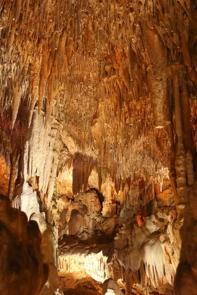 Formations en Damlatas Cave, Alanya, Antalya, Turquie — Photo
