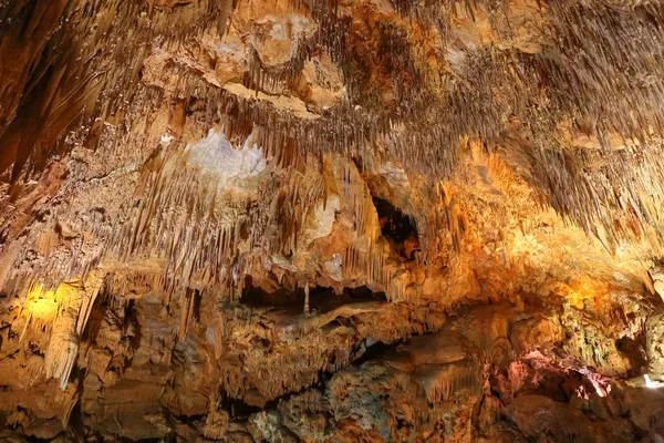 Formations en Damlatas Cave, Alanya, Antalya, Turquie — Photo