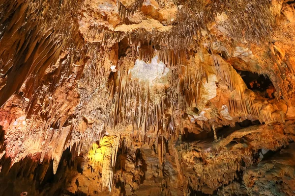 Formations en Damlatas Cave, Alanya, Antalya, Turquie — Photo