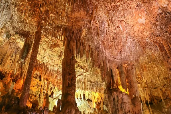 Formations in Damlatas Cave, Alanya, Antalya, Turkey — Stock Photo, Image
