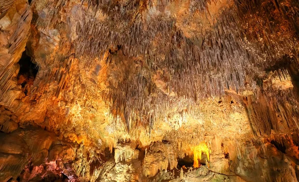 Formação e educação em Damlatas Cave, Alanya, Antalya, Turquia — Fotografia de Stock