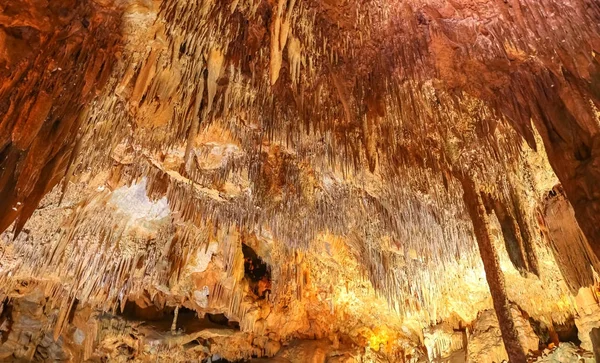 Formations in Damlatas Cave, Alanya, Antalya, Turkey — Stock Photo, Image