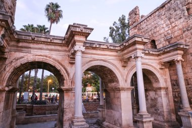 Türkiye 'nin Antalya kentinde Hadrian kapısı