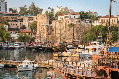 Antalya Limanı, Türkiye'de tekneler