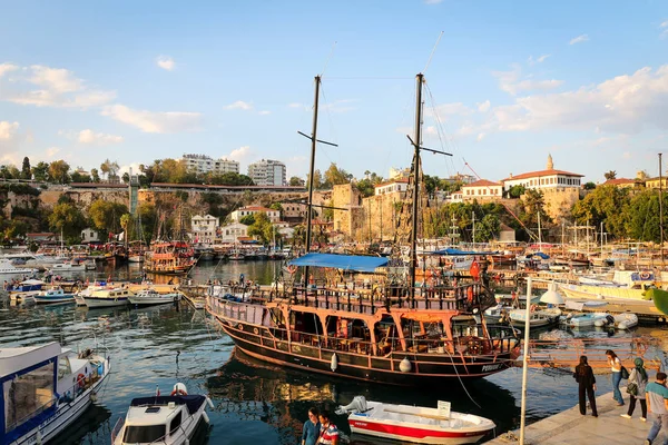 Antalya Limanı, Türkiye'de tekneler — Stok fotoğraf