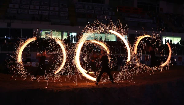 Espectáculo de bomberos durante el campeonato Superenduro de Estambul — Foto de Stock