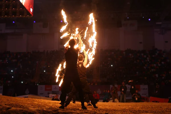 Ateş gösterisi sırasında Istanbul Superenduro Şampiyonası 
