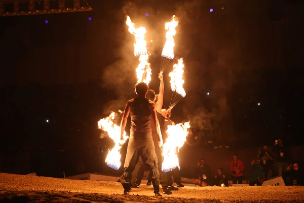 Spectacle d'incendie pendant le championnat d'Istanbul Superenduro — Photo