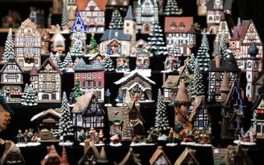 Ev şeklinde Mumluk Noel pazarında, Berlin, Almanya