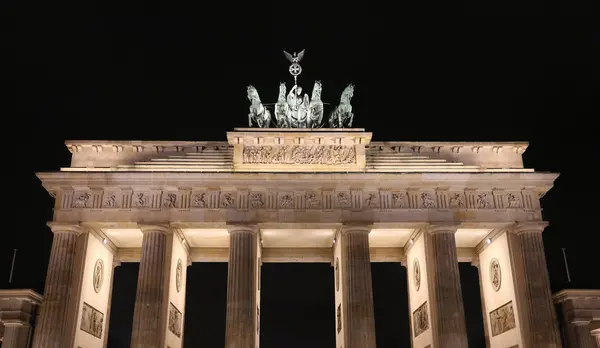 Brandenburg gate en Berlín, Alemania — Foto de Stock