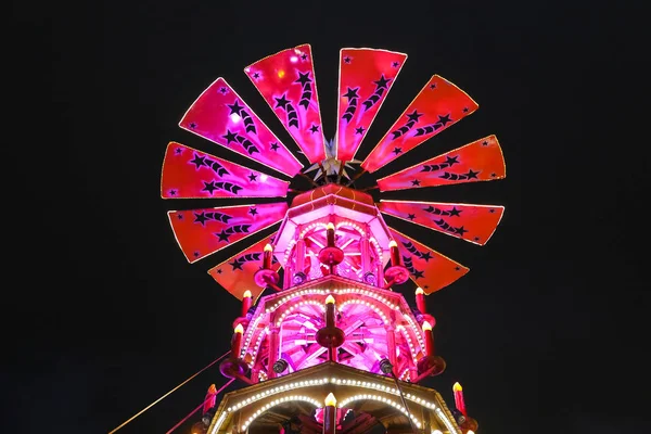 Weihnachtsdekoration auf dem Weihnachtsmarkt am alexanderplatz, berlin, — Stockfoto