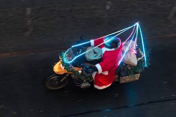 Motociclista en trajes de Navidad, Berlín, Alemania —  Fotos de Stock
