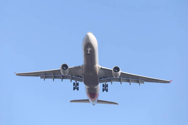 Approche de l'avion à l'atterrissage — Photo