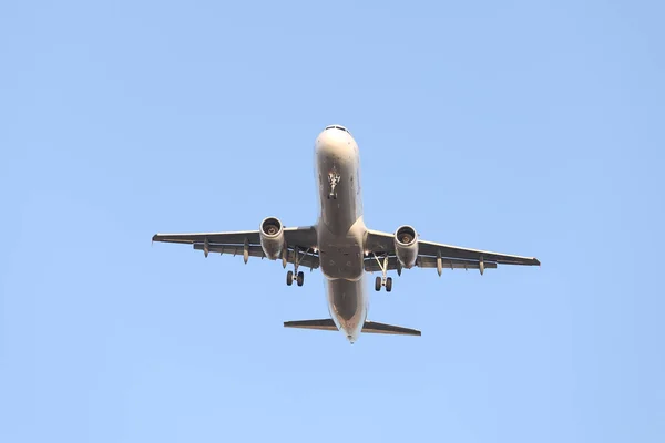 Abordagem do avião para aterragem — Fotografia de Stock