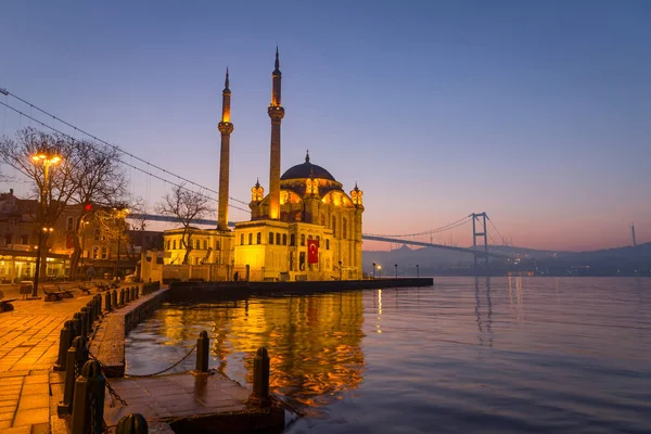 Buyuk Mecidiye Mosque in Ortakoy District, Istanbul, Turkey — Stock Photo, Image