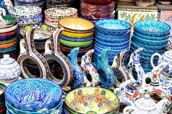 Turkse keramiek in Grand Bazaar, Istanbul, Turkije — Stockfoto