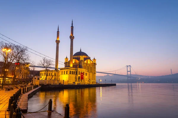 Buyuk Mecidiye Mosque in Ortakoy District, Istanbul, Turkey — Stock Photo, Image