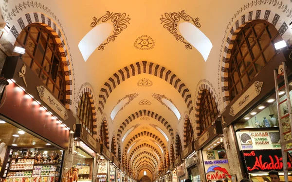 Bazar de especiarias em Istambul, Turquia — Fotografia de Stock