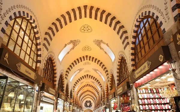 Базар специй в Стамбуле, Турция — стоковое фото