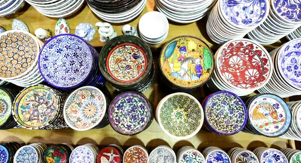 Turkse keramiek in Grand Bazaar, Istanbul, Turkije — Stockfoto