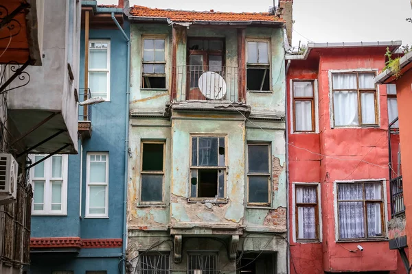 Παλιά σπίτια στην περιοχή φανάρι, Κωνσταντινούπολη, Τουρκία — Φωτογραφία Αρχείου
