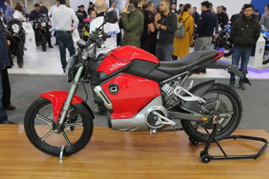 Istanbul, Türkiye - 25 Şubat 2018: Super Soco Ts1200r Motobike Istanbul Istanbul Sergi Sarayı'ekranda