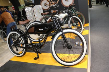 Istanbul, Türkiye - 25 Şubat 2018: Citycoco Bisiklet Motobike Istanbul Istanbul Sergi Sarayı'ekranda
