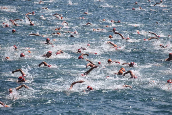 Konkurs pływania kontynentalnego Samsung Bosfor Cross 2019 — Zdjęcie stockowe