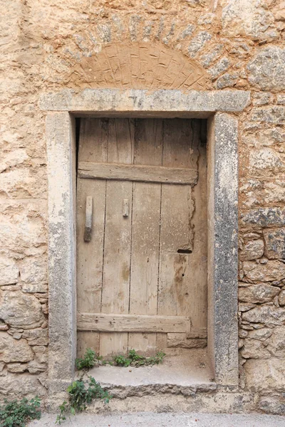 Porte traditionnelle à Mesta, île de Chios, Grèce — Photo