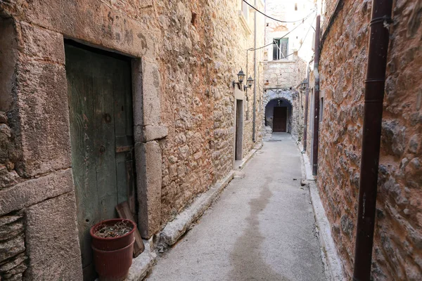 Rua tradicional em Mesta, Chios Island, Grécia — Fotografia de Stock