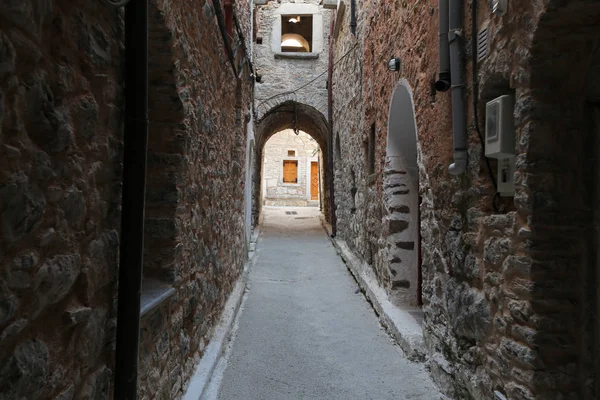 Strada tradizionale a Mesta, isola di Chios, Grecia — Foto Stock