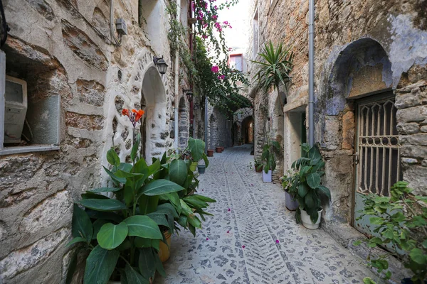 Rua tradicional em Mesta, Chios Island, Grécia — Fotografia de Stock