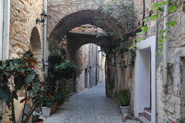 Strada tradizionale a Mesta, isola di Chios, Grecia — Foto Stock