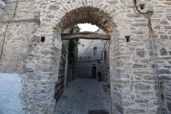 Tradisjonell gate i Mesta, Chios Island, Hellas – stockfoto