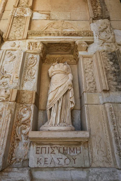 Epistema, conoscenza Statua nella città antica di Efeso, Smirne, Turco — Foto Stock