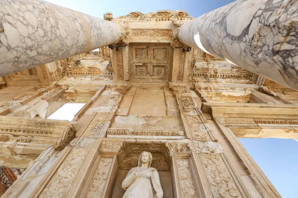 Personification of Virtue, Arete Statue in Ephesus Ancient City, — Stock Photo, Image