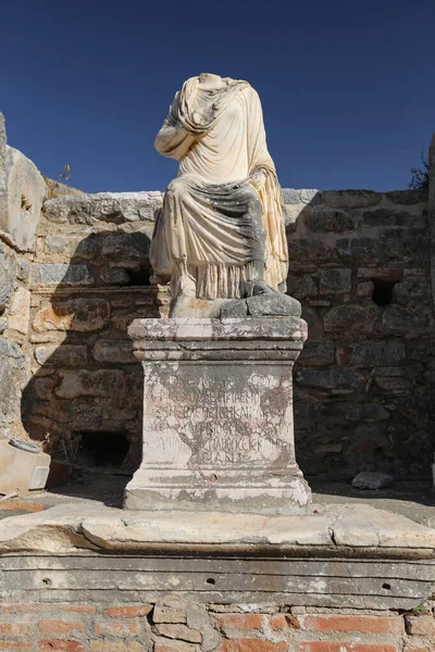 Standbeeld in Efeze Oude Stad, Izmir, Turkije — Stockfoto