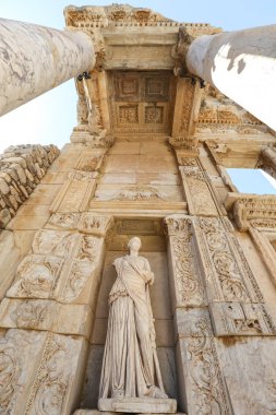 Efes Antik Kenti İzmir 'deki Bilgelik Heykeli' nin Kişileştirilmesi,