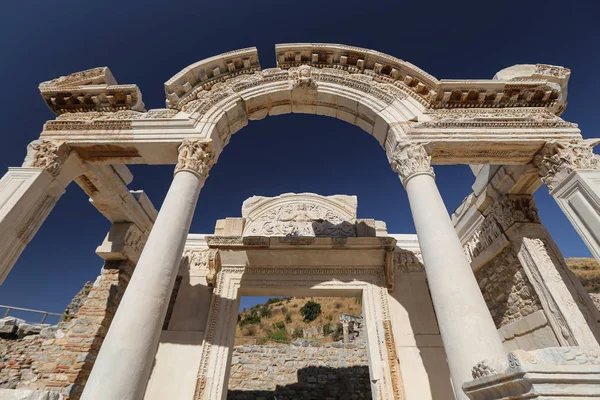 Tempel van Hadrianus in Efeze Oude Stad, Izmir, Turkije — Stockfoto