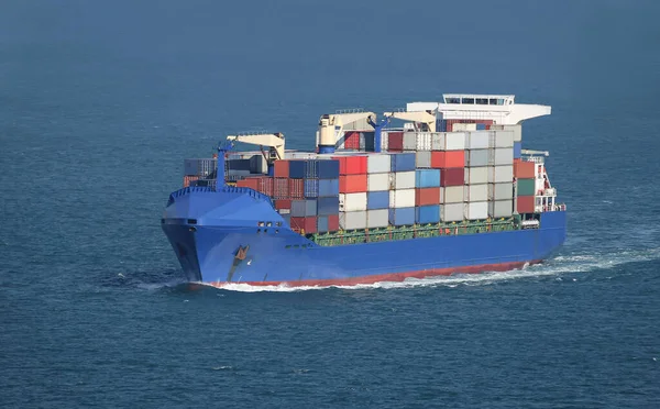 Containerschip in zee — Stockfoto